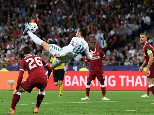 Peter Crouch Pilih Tendangan Salto Bale Jadi Gol Terbaik Satu Dekade