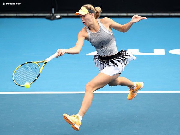 Caroline Wozniacki Mundur Dari Kooyong Classic