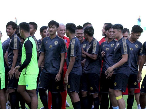 Sesi Latihan Arema FC Disaksikan Ribuan Aremania, Ini Tanggapan Mario Gomez