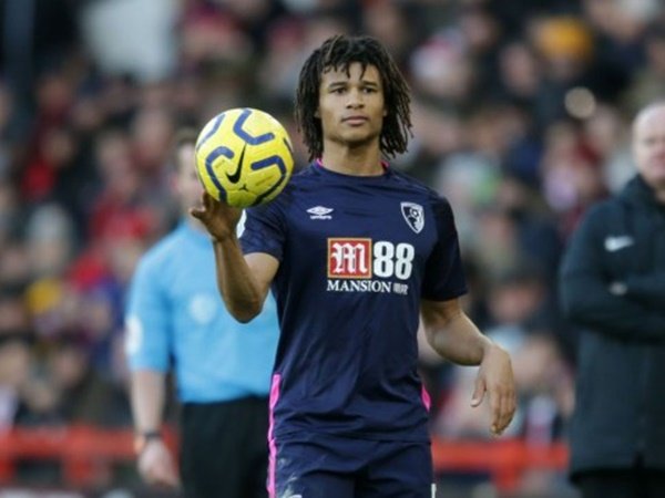 Merson Sarankan Arsenal Rekrut Ake dari Bournemouth