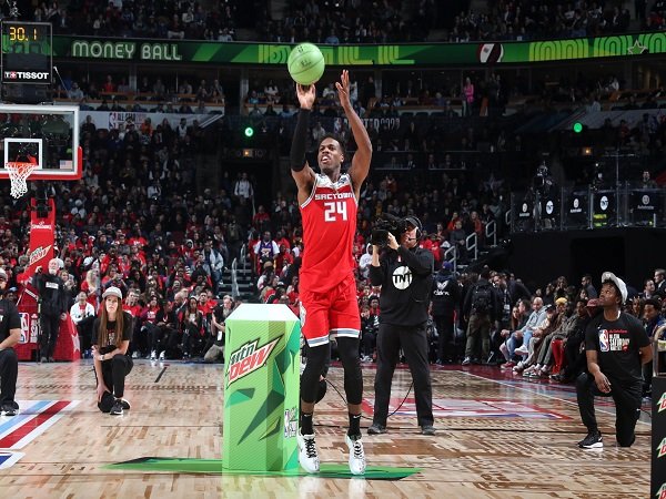 Cetak 27 Poin, Buddy Hield Rebut Trofi Three Point Contest