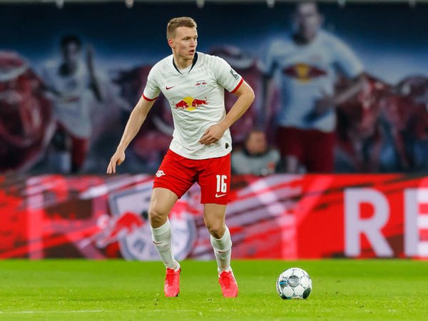 Bek Kanan RB Leipzig Masuk Radar AS Roma