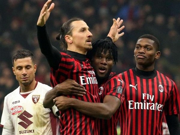 Manajemen Kacau, Ibrahimovic Tetap Berpeluang Bertahan di Milan