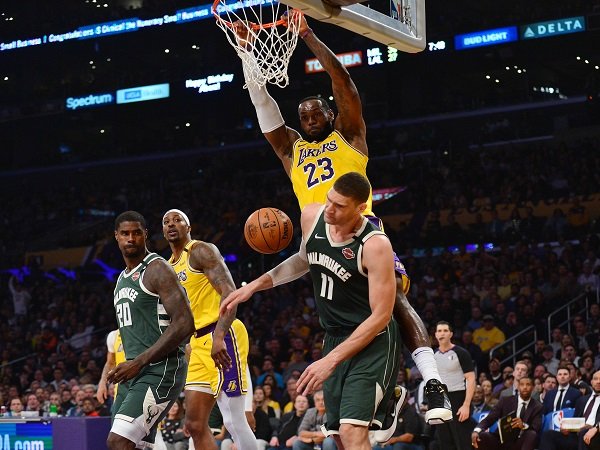 Kalahkan Bucks, King James Bawa Lakers Tuntaskan Dendam