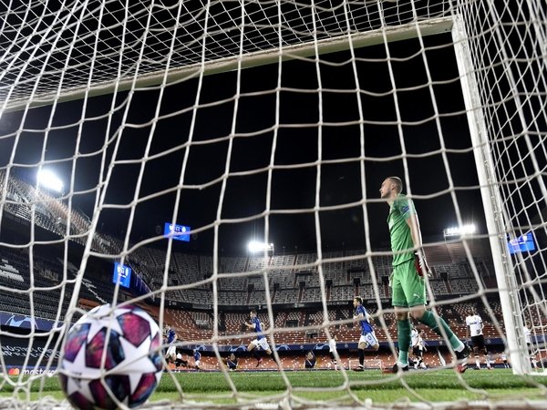 Ditekuk Atalanta, Canizares Kritisi Lini Belakang Valencia