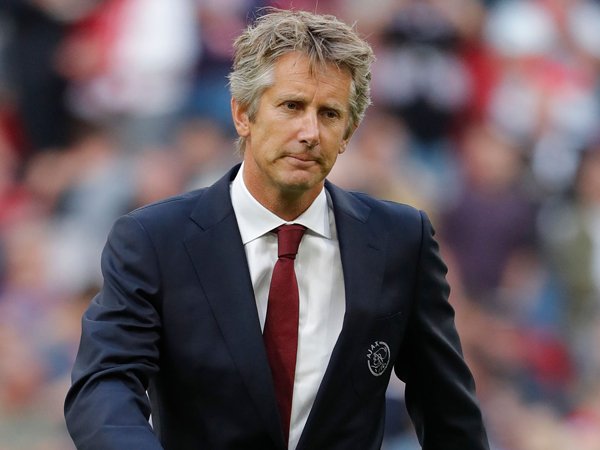 Van der Sar Minta Semua Pihak Serius Selesaikan Kompetisi Sebelum 30 Juni