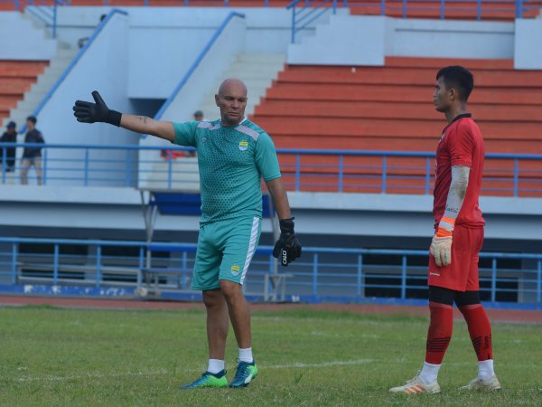 Pelatih Kiper Persib Minta Anak Asuhnya Tetap Jaga Kondisi Saat Libur