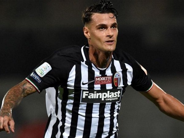 Jelang Mercato Musim Panas, Striker Ini Beri Prioritas Ke Milan