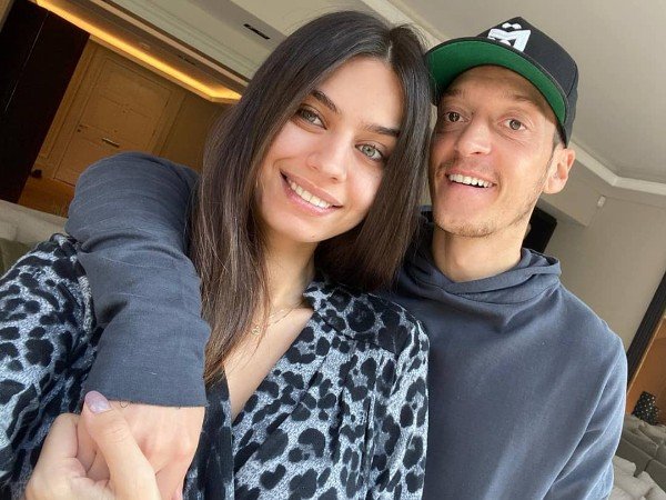 Mesut Ozil Bahagia Dengan Kelahiran Anak Pertamanya