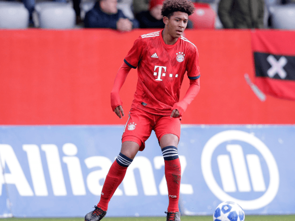 Barcelona dan Chelsea Pantau Bek Belia Bayern Munich