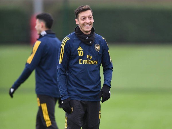 Agen Mesut Ozil Tidak Setuju Gaji Pemain Dipotong 30%