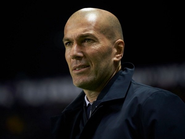 Real Madrid: Zinedine Zidane Donasikan Alat-Alat Medis untuk Perangi Virus Corona