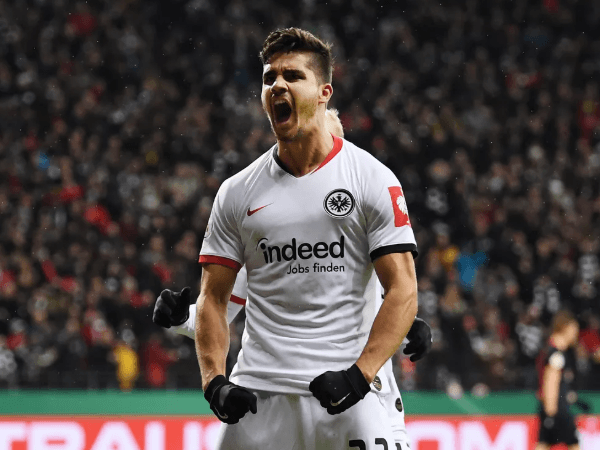 Betah di EIntracht Frankfurt, Andre Silva Enggan Kembali ke AC Milan?