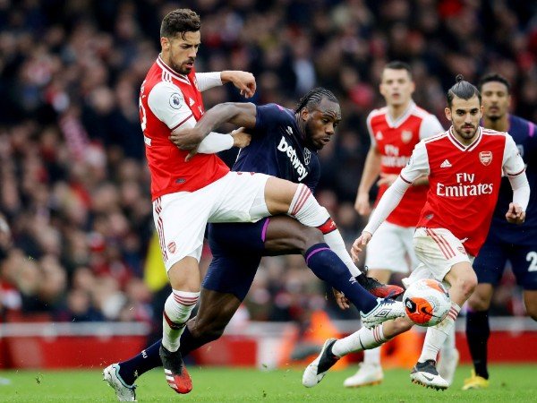 Arsenal: Mikel Arteta Lupakan Axel Disasi, Pilih Permanenkan Pablo Mari