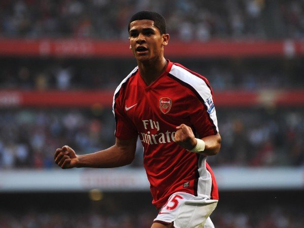 Denilson Ungkap Penderitaannya Selama di Arsenal