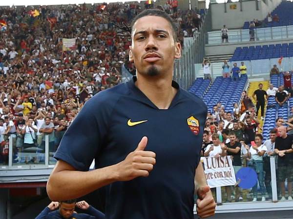 Roma Hadapi Pertarungan Berat Untuk Permanenkan Smalling dan Mkhitaryan
