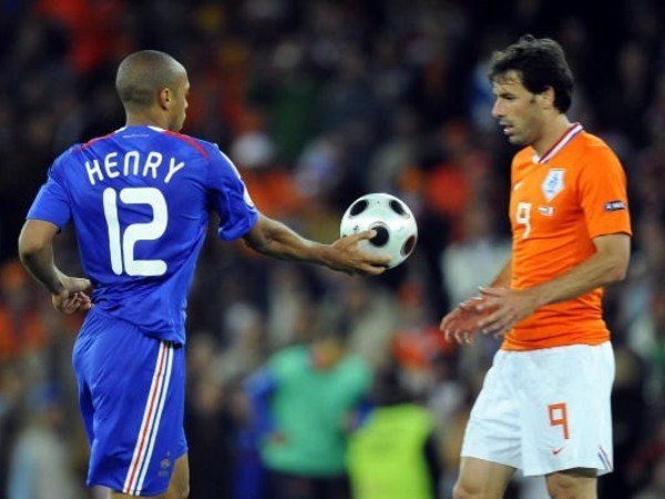 Thierry Henry Tidak Pernah Berambisi Kalahkan Van Nistelrooy untuk Gelar Sepatu Emas
