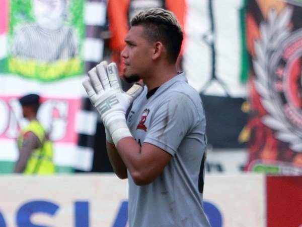 Kiper MU Bantu Istri Buat Kue Lebaran