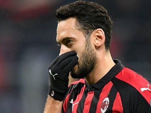 Milan Tak Keberatan Lepas Calhanoglu, Peluang Bagi Arsenal?