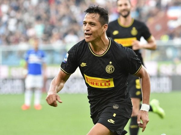 Alexis Sanchez dan Pemain-pemain Yang Berada di Pintu Keluar San Siro