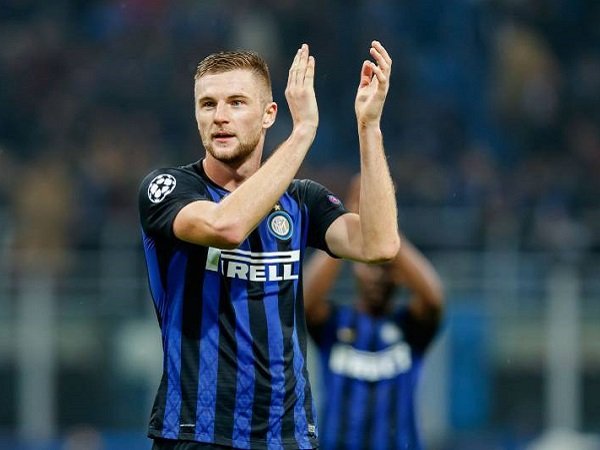Barcelona Kembali Minati Milan Skriniar dari Inter Milan