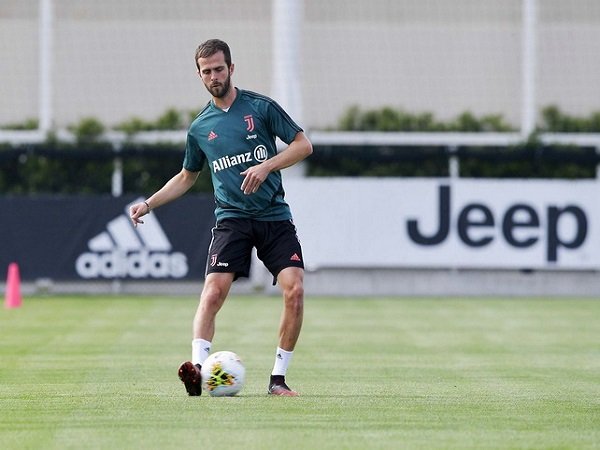 Pelatih Barcelona Puji Kualitas Miralem Pjanic