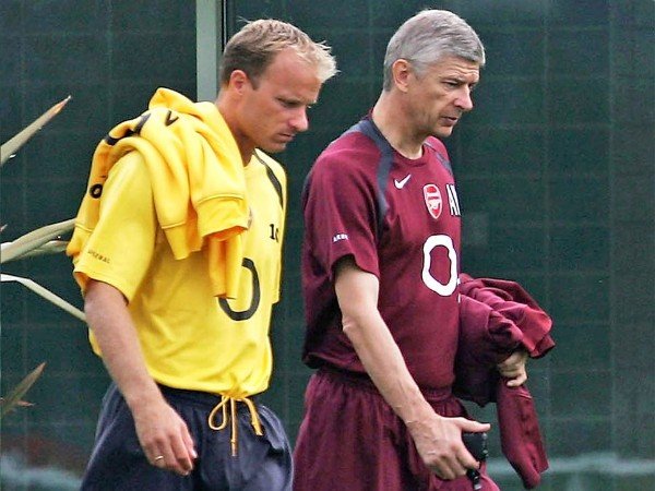Bergkamp Sempat Ragu dengan Pengangkatan Arsene Wenger di Arsenal