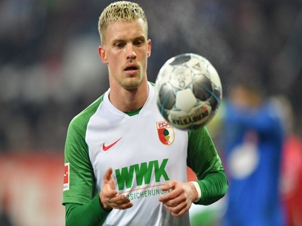 Cari Penerus Senad Lulic, Lazio Pantau Defender FC Augsburg