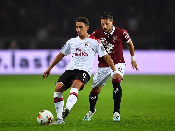 Gelandang Milan Ini Tergiur dengan Peluang Transfer Ke PSG?