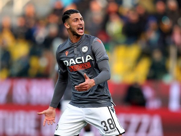 Milan Temani Roma Buru Gelandang yang Terikat Juventus