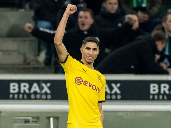 Dortmund Ingin Pinjam Hakimi Semusim Lagi dari Real Madrid