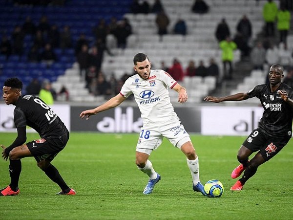 Presiden Lyon Konfirmasi Kabar Ketertarikan Real Madrid Kepada Rayan Cherki