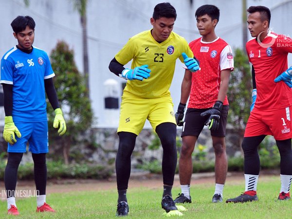Kiper Arema FC Mulai Berlatih Bareng di Bawah Komando Felipe Americo