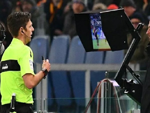 Wasit Nicola Rizzoli Ingin Liga Italia Terapkan Sistem 'Challenge'