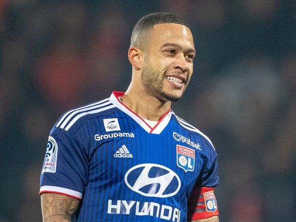 Gantikan Lacazette dan Aubameyang, Depay Masuk Dalam Radar Arsenal