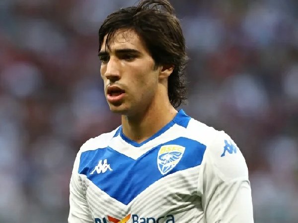 Buru Tiga Pemain Ini, AC Milan Siapkan Dana 75 Juta Euro