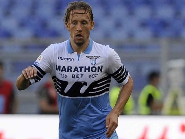 Cedera Tak Kunjung Sembuh Memaksa Lucas Leiva Jalani Operasi Tambahan