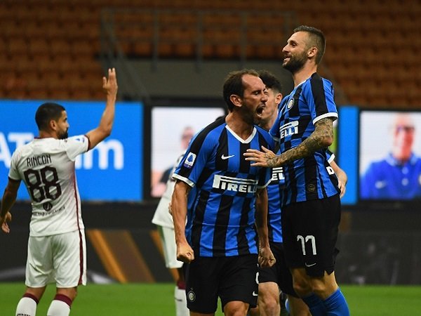Gol Diego Godin Samai Rekor Pencetak Gol Inter Milan 12 Tahun Lalu