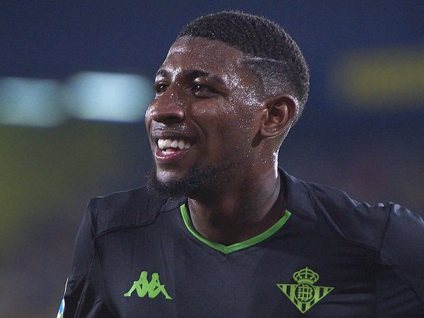 Milan Jalin Kontak dengan Barcelona Soal Peluang Transfer Bek Ini