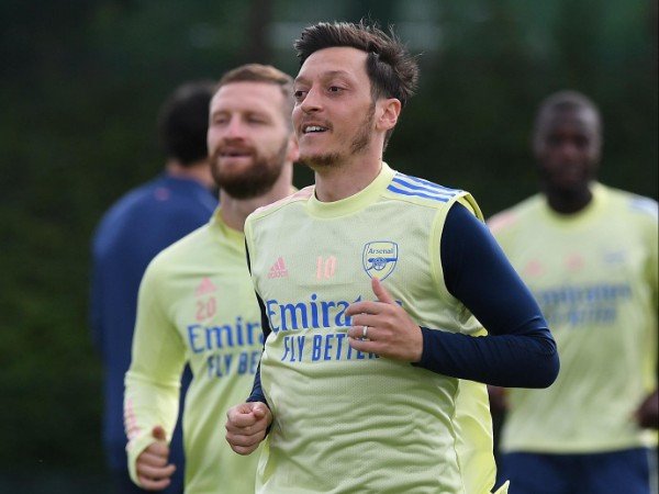 Mesut Ozil Tolak Tawaran dari Fenerbahce