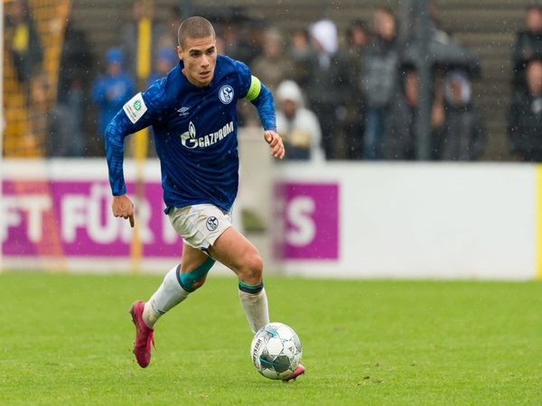 Tottenham Siap Tantang Atletico dalam Perburuan Gelandang Schalke 04 Ini