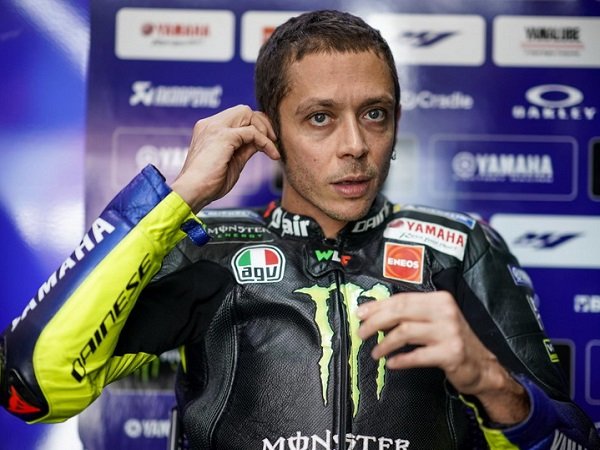 Alami Tren Buruk, Rossi Enggan Disamakan dengan Lorenzo