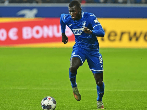 Ajax Saingi Dortmund Datangkan Bek Belia Hoffenheim