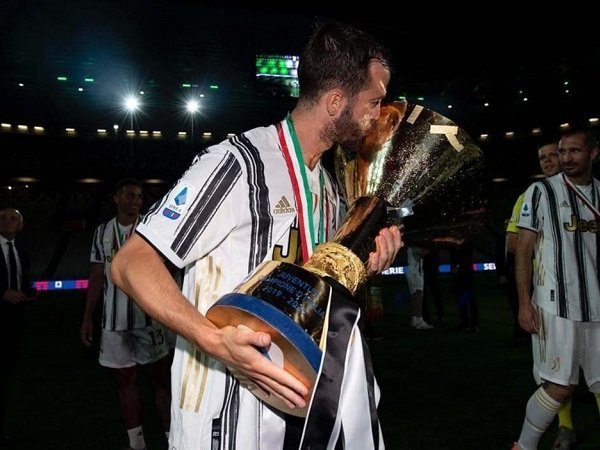 Tak Seperti Arthur Melo, Miralem Pjanic Tunjukkan Sikap Profesional di Juventus