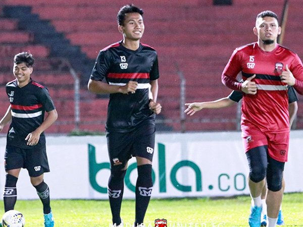 Demi Menit Bermain, Bek Muda MU Tingkatkan Intensitas Latihan Mandiri