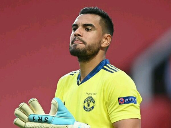 Sergio Romero Dibandingkan Dengan Edwin van der Sar