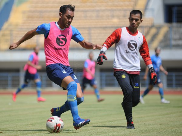 Robert Pastikan Kondisi Fisik Pemain Persib Tetap Terjaga