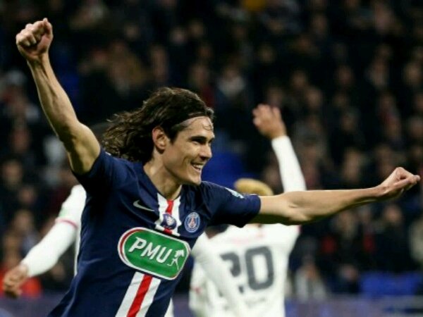 Saha Jelaskan Mengapa MU Harus Rekrut Cavani Musim Panas Ini