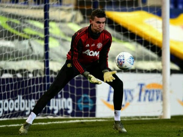 Manchester United Segera Pinjamkan Kiper Muda Matej Kovar