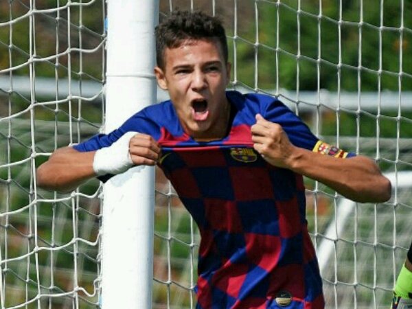 Bek Barcelona Terbang ke Inggris untuk Selesaikan Transfer ke Manchester United